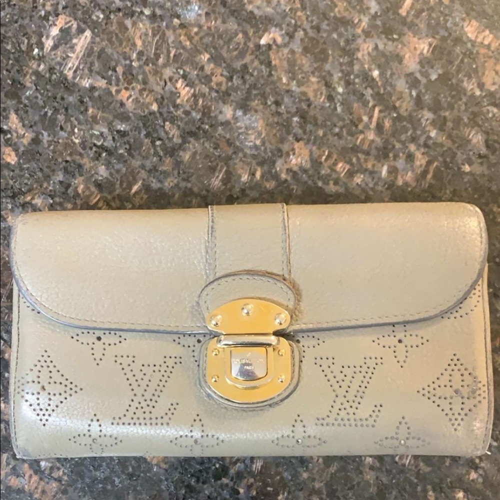 Authentic LV Louis Vuitton grey wallet.